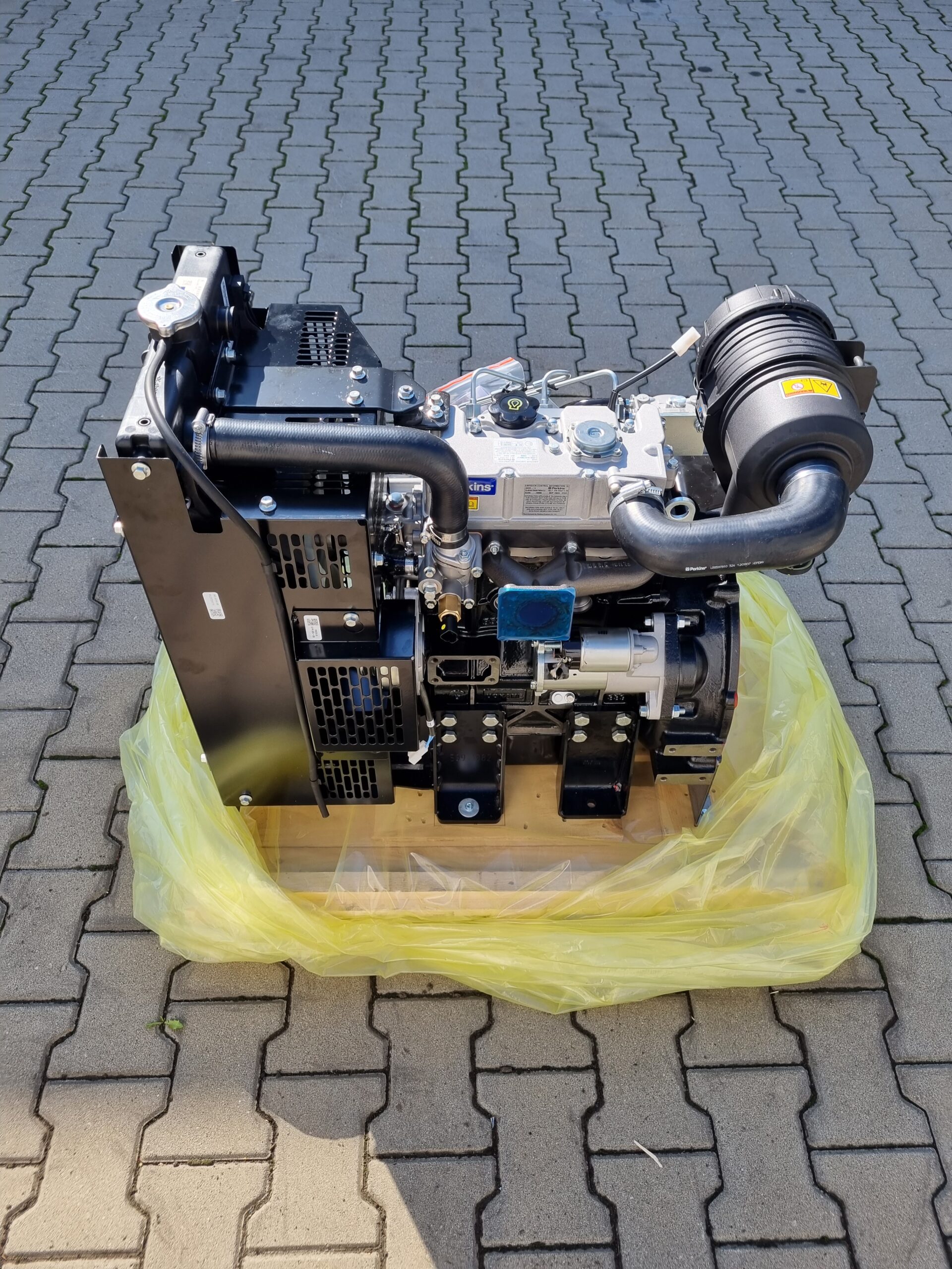 Nowy kompletny oryginalny silnik Perkins GJ 403D-11 403-11 - GENEUS