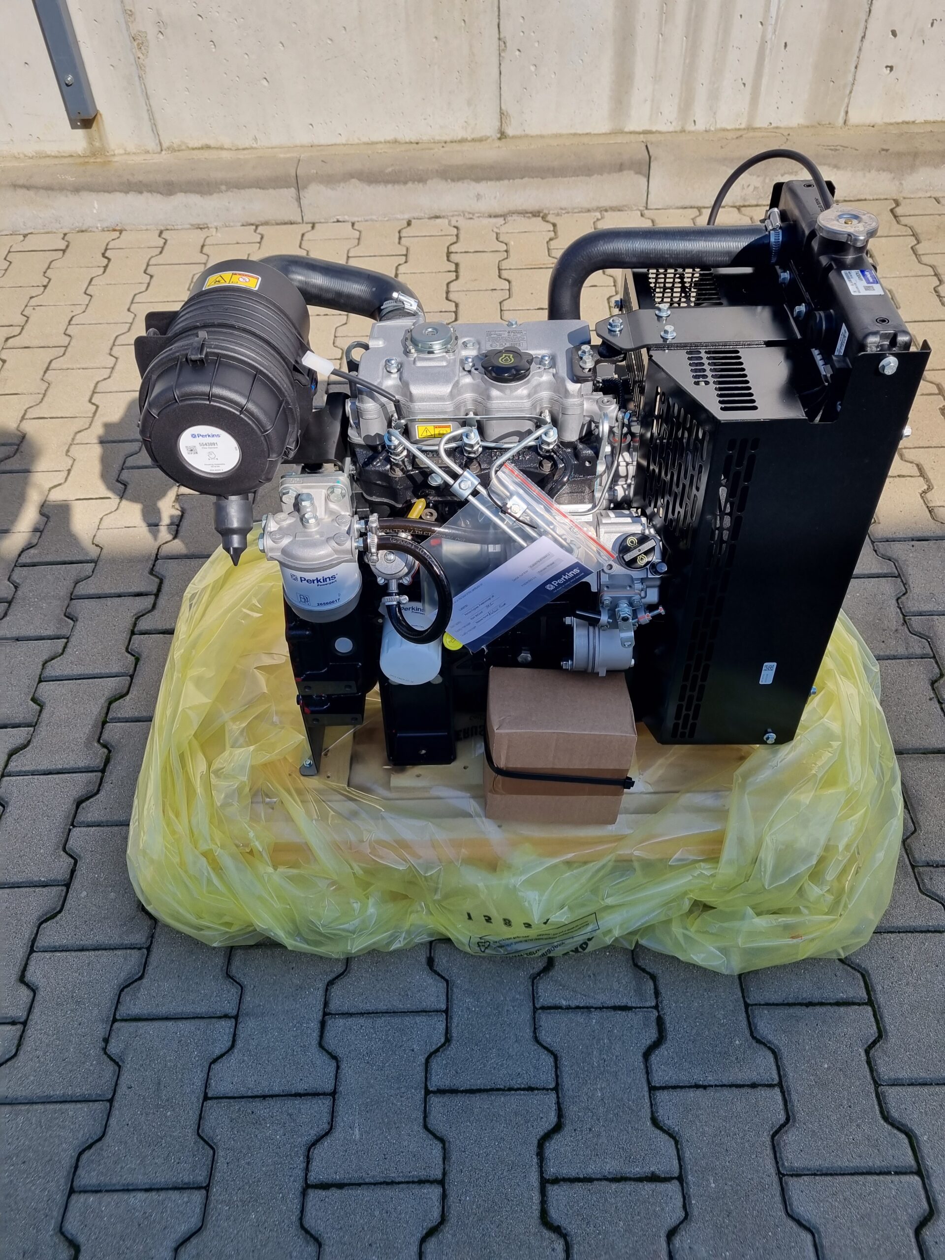 Nowy kompletny oryginalny silnik Perkins GJ 403D-11 403-11 - GENEUS