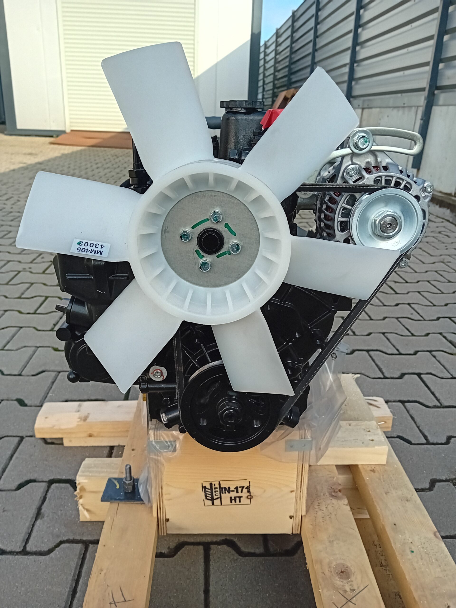 NOWY KOMPLETNY SILNIK MITSUBISHI L3E - GENEUS