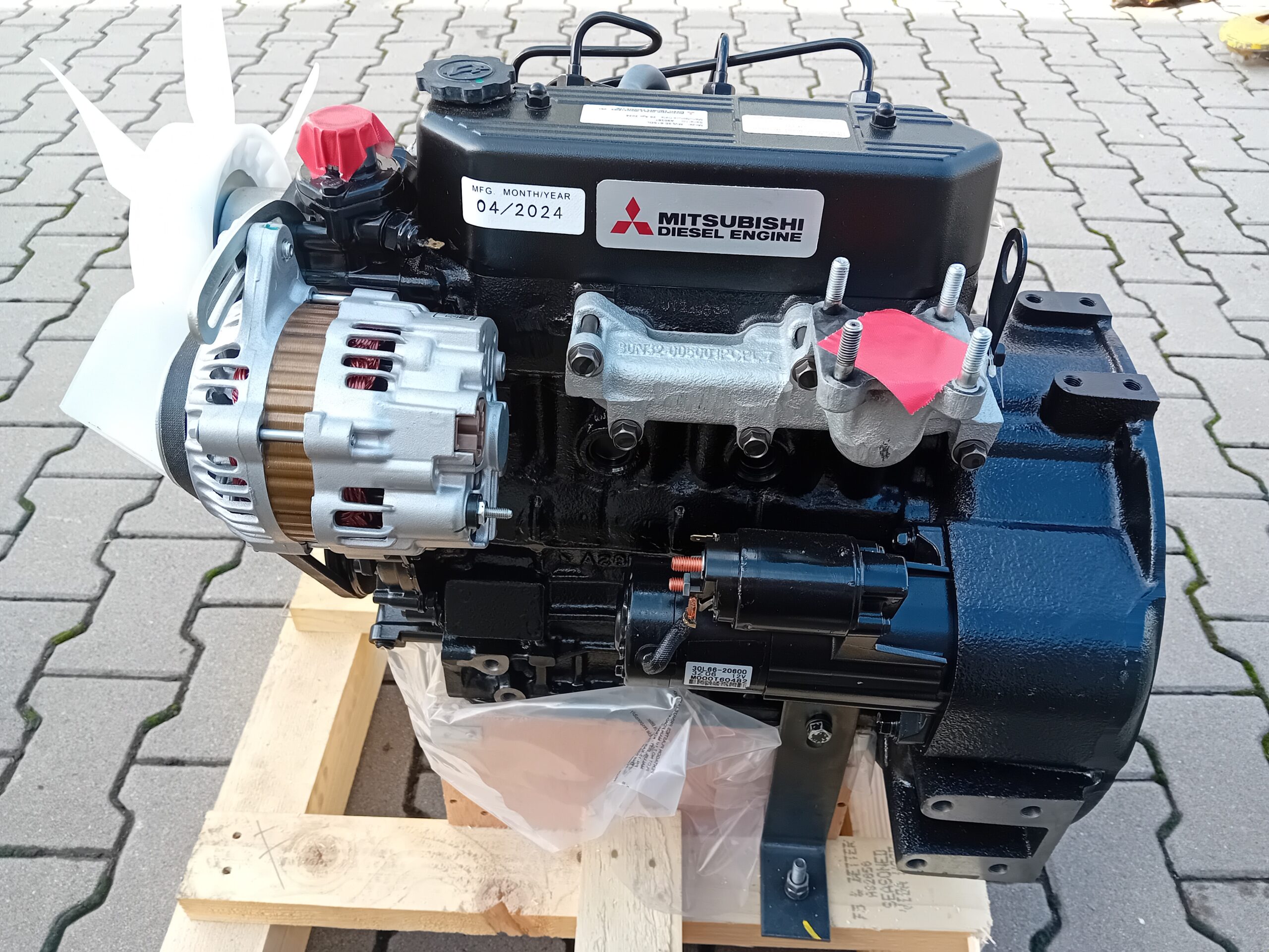 NOWY KOMPLETNY SILNIK MITSUBISHI L3E - GENEUS