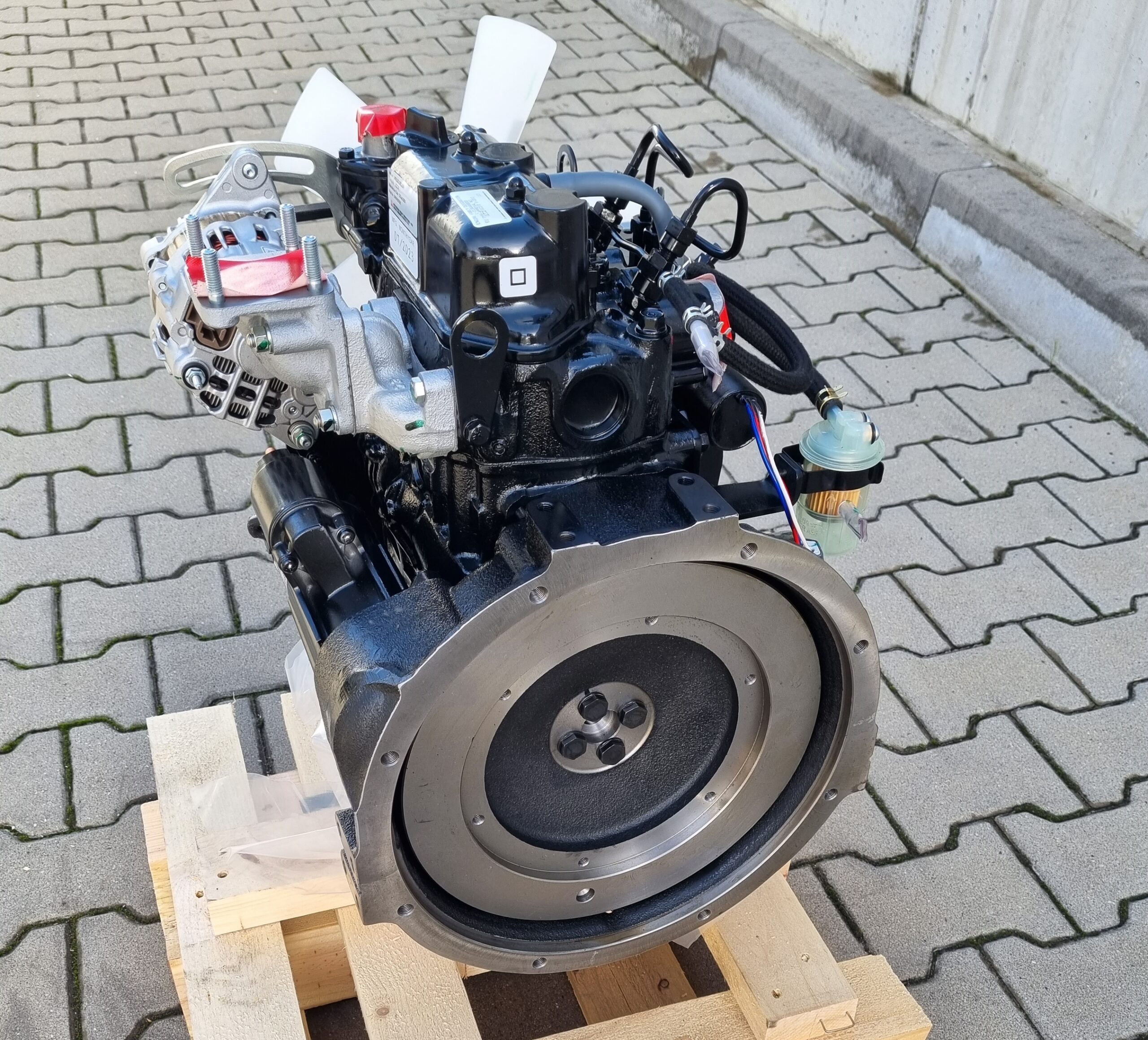 NOWY ORYGINALNY KOMPLETNY SILNIK MITSUBISHI L2E - GENEUS
