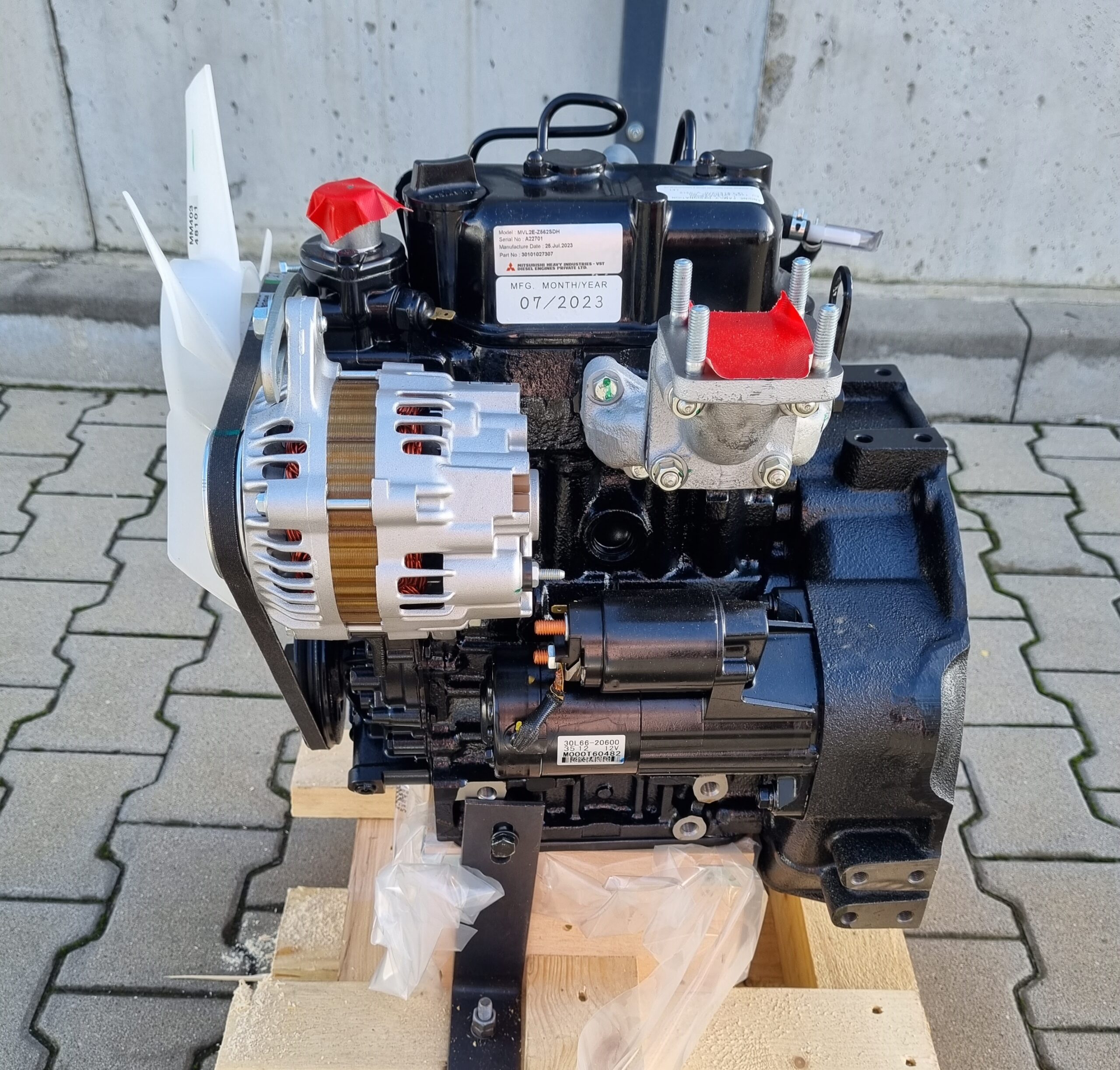 NOWY ORYGINALNY KOMPLETNY SILNIK MITSUBISHI L2E - GENEUS