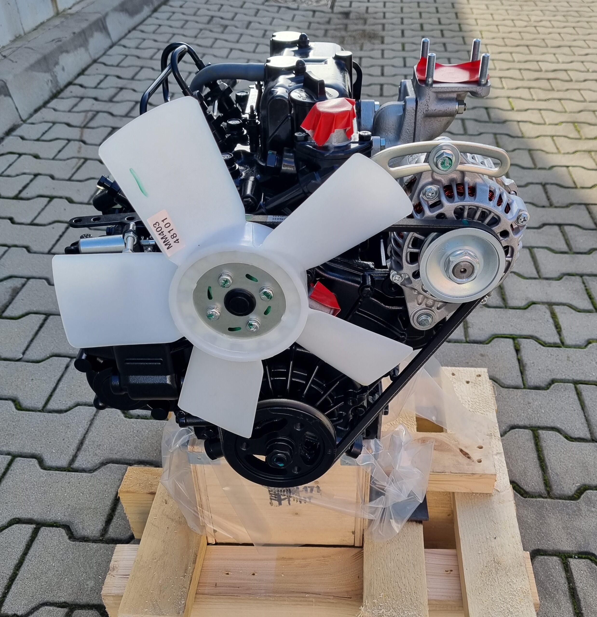 NOWY ORYGINALNY KOMPLETNY SILNIK MITSUBISHI L2E - GENEUS