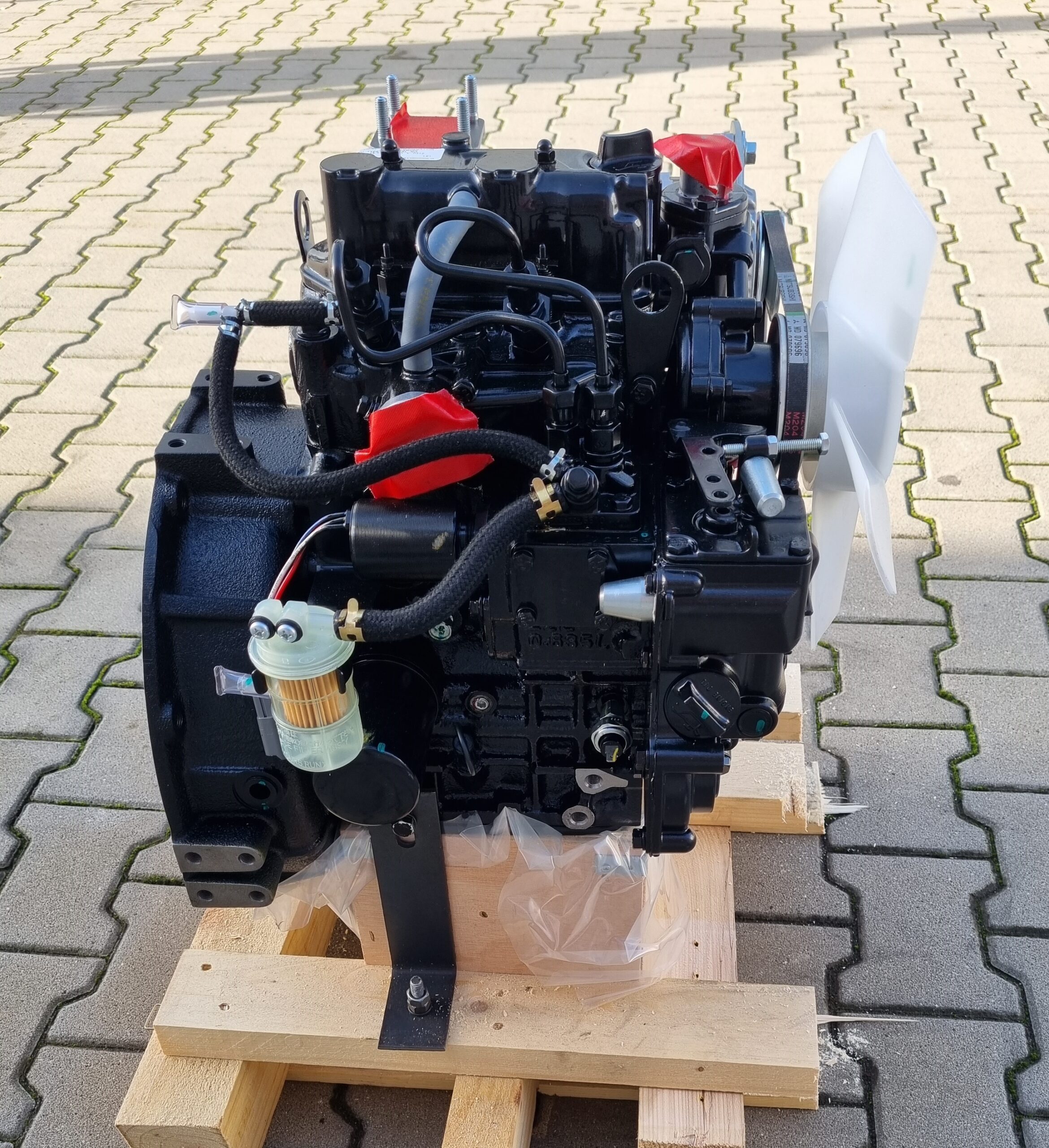 NOWY ORYGINALNY KOMPLETNY SILNIK MITSUBISHI L2E - GENEUS