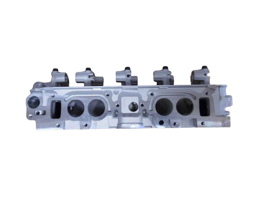 Głowica silnika MITSUBISHI 4G64-8V-C - GENEUS